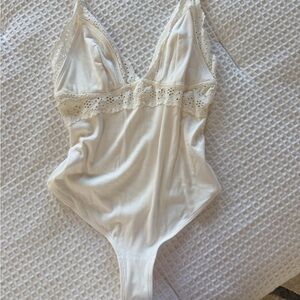 Colsie Cream Ribbed Lace Trim Bodysuit